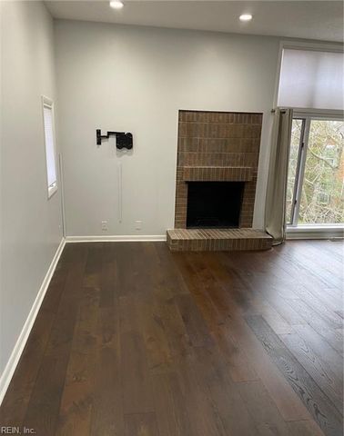 696 Mowbray Arch Apt 540, Norfolk, VA 23507