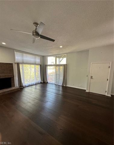 696 Mowbray Arch Apt 540, Norfolk, VA 23507