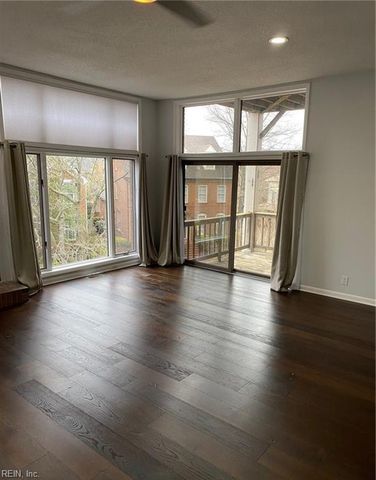 696 Mowbray Arch Apt 540, Norfolk, VA 23507