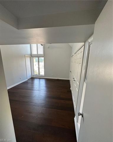 696 Mowbray Arch Apt 540, Norfolk, VA 23507