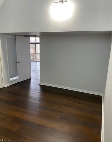 696 Mowbray Arch Apt 540, Norfolk, VA 23507