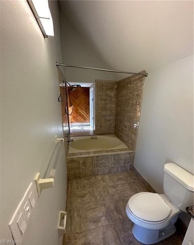 696 Mowbray Arch Apt 540, Norfolk, VA 23507