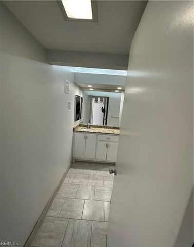 696 Mowbray Arch Apt 540, Norfolk, VA 23507