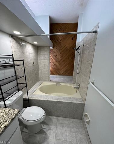 696 Mowbray Arch Apt 540, Norfolk, VA 23507