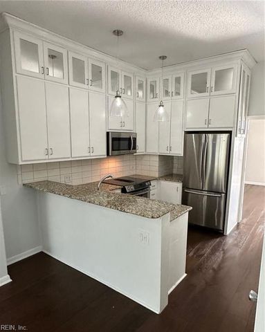 696 Mowbray Arch Apt 540, Norfolk, VA 23507