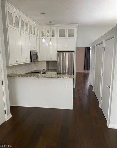 696 Mowbray Arch Apt 540, Norfolk, VA 23507