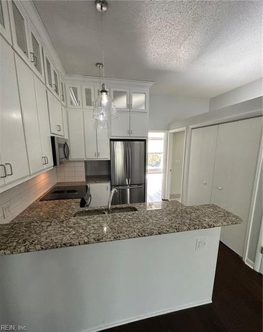696 Mowbray Arch Apt 540, Norfolk, VA 23507