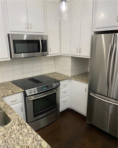 696 Mowbray Arch Apt 540, Norfolk, VA 23507