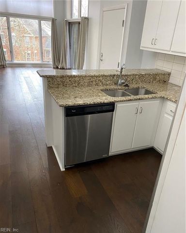 696 Mowbray Arch Apt 540, Norfolk, VA 23507