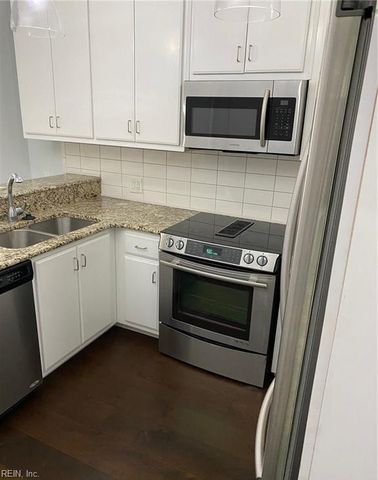 696 Mowbray Arch Apt 540, Norfolk, VA 23507