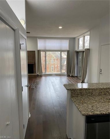696 Mowbray Arch Apt 540, Norfolk, VA 23507