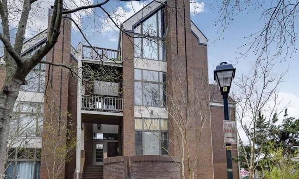 696 Mowbray Arch Apt 540, Norfolk, VA 23507