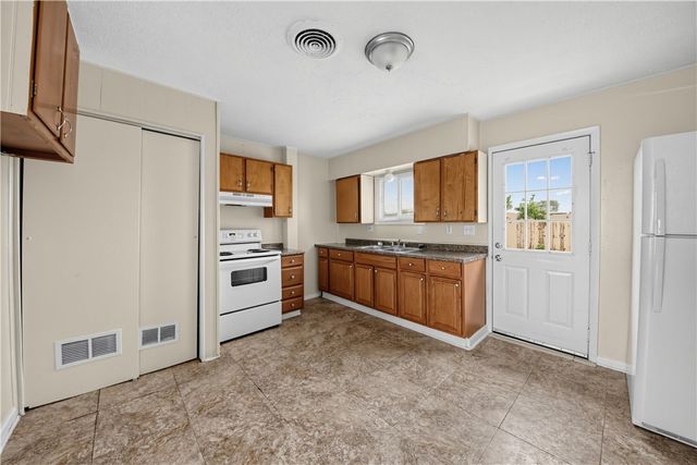 859 Flintridge Drive, Fairborn, OH 45324