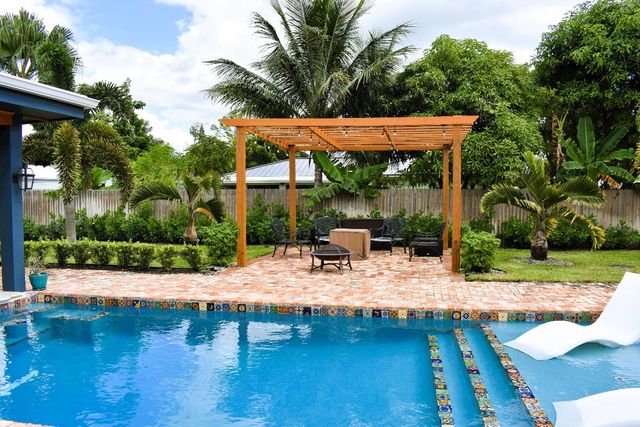 120 Sunflower Circle, Royal Palm Beach, FL 33411