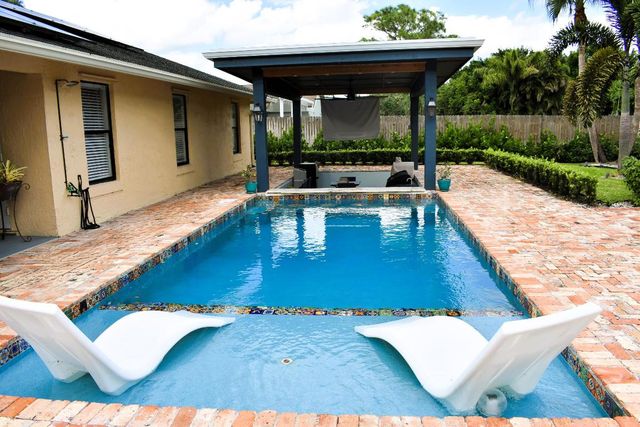 120 Sunflower Circle, Royal Palm Beach, FL 33411