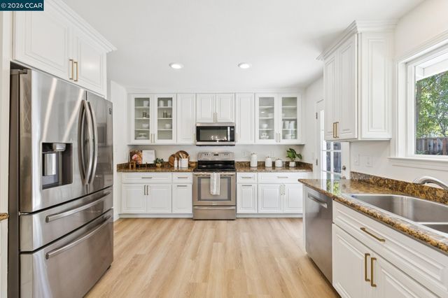 13 Anne Ct, Walnut Creek, CA 94598