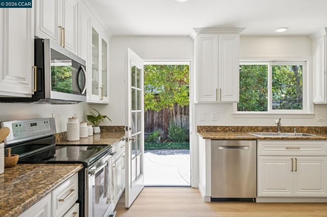 13 Anne Ct, Walnut Creek, CA 94598
