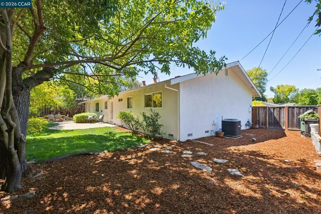 13 Anne Ct, Walnut Creek, CA 94598