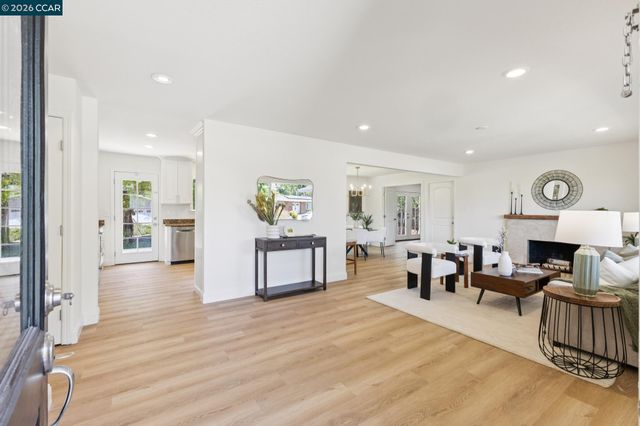 13 Anne Ct, Walnut Creek, CA 94598