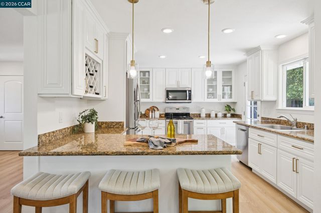 13 Anne Ct, Walnut Creek, CA 94598