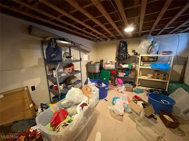 31 Alameda Avenue, Cuyahoga Falls, OH 44221