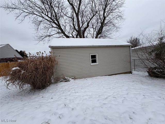 31 Alameda Avenue, Cuyahoga Falls, OH 44221