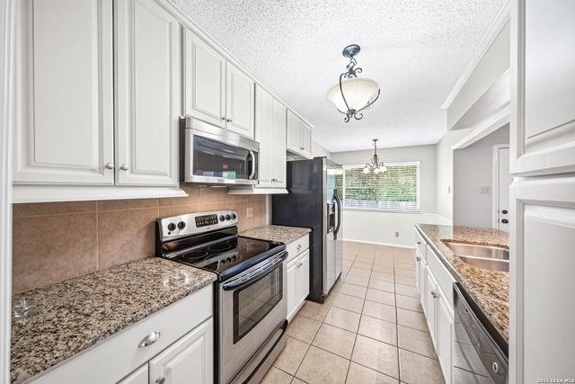 412 Cordoba Dr, Universal City, TX 78148