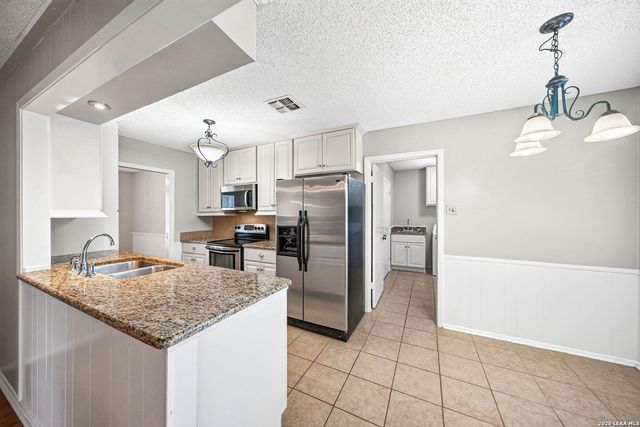 412 Cordoba Dr, Universal City, TX 78148