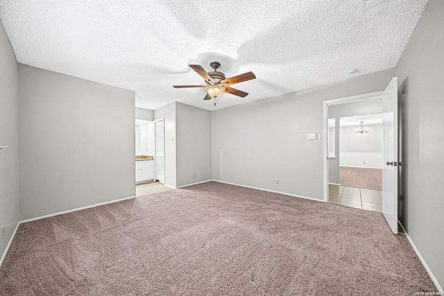 412 Cordoba Dr, Universal City, TX 78148