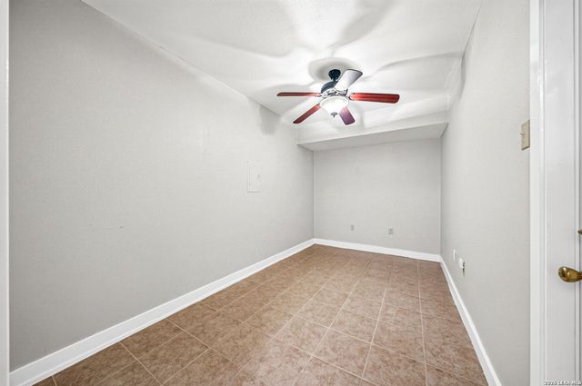 412 Cordoba Dr, Universal City, TX 78148