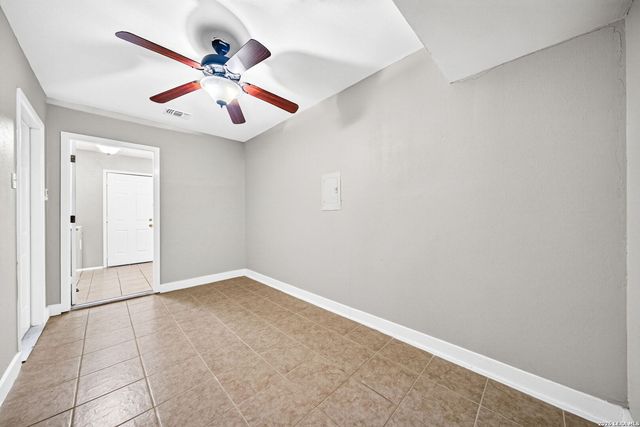 412 Cordoba Dr, Universal City, TX 78148
