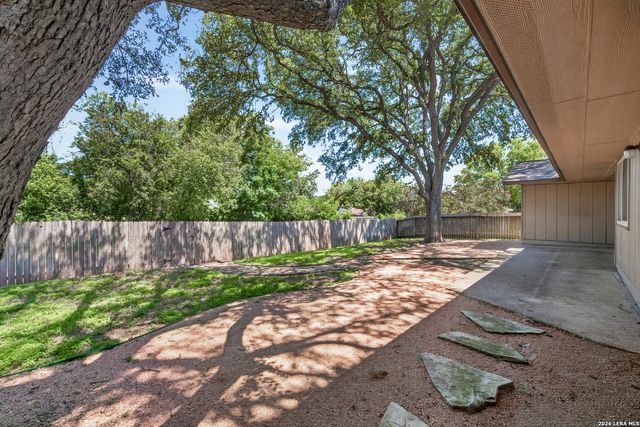 412 Cordoba Dr, Universal City, TX 78148