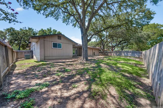 412 Cordoba Dr, Universal City, TX 78148