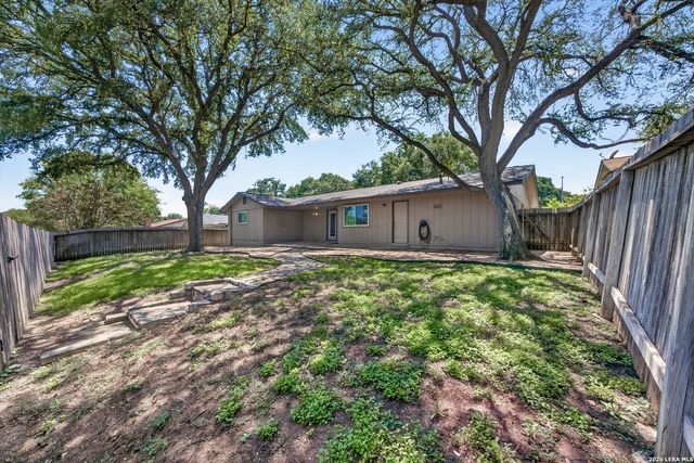 412 Cordoba Dr, Universal City, TX 78148