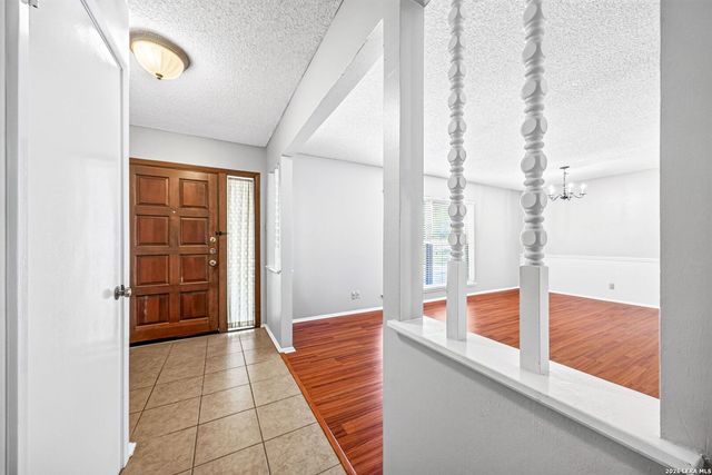 412 Cordoba Dr, Universal City, TX 78148