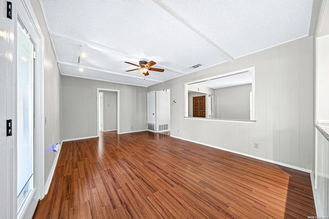 412 Cordoba Dr, Universal City, TX 78148