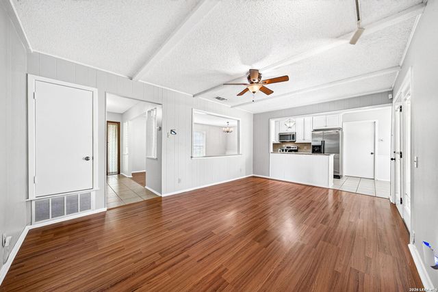 412 Cordoba Dr, Universal City, TX 78148