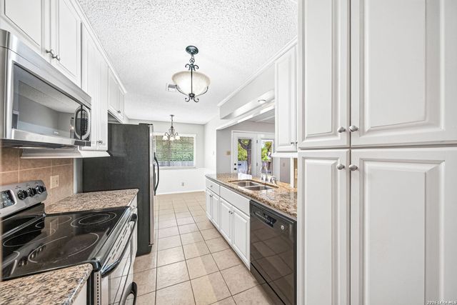 412 Cordoba Dr, Universal City, TX 78148