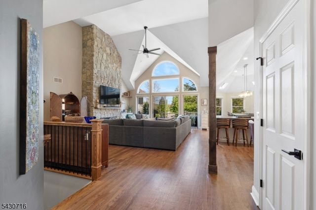 14 Wentworth Ct, Hardyston Twp., NJ 07419