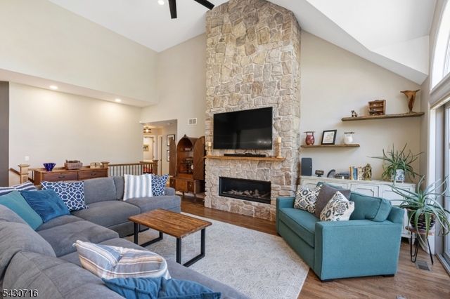 14 Wentworth Ct, Hardyston Twp., NJ 07419