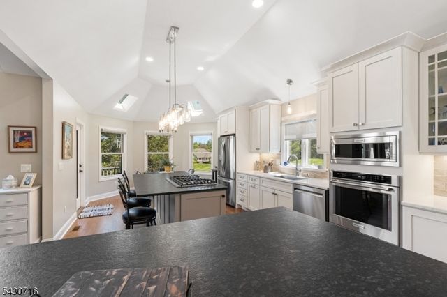 14 Wentworth Ct, Hardyston Twp., NJ 07419
