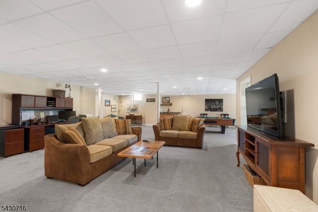 14 Wentworth Ct, Hardyston Twp., NJ 07419