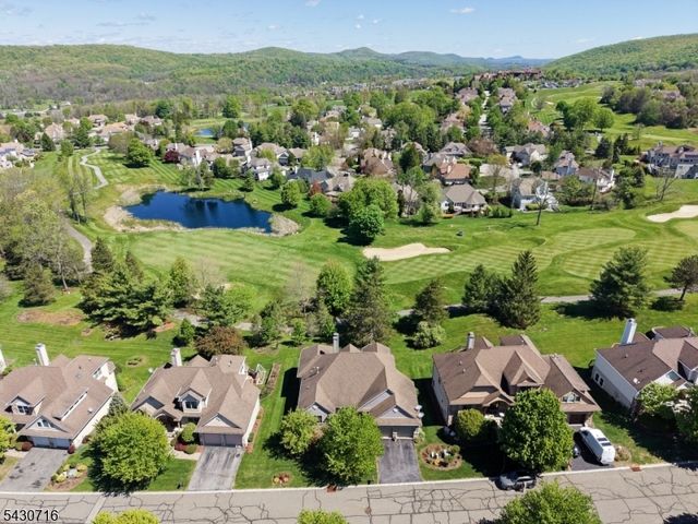 14 Wentworth Ct, Hardyston Twp., NJ 07419