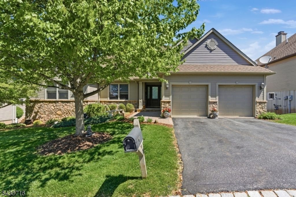 14 Wentworth Ct, Hardyston Twp., NJ 07419