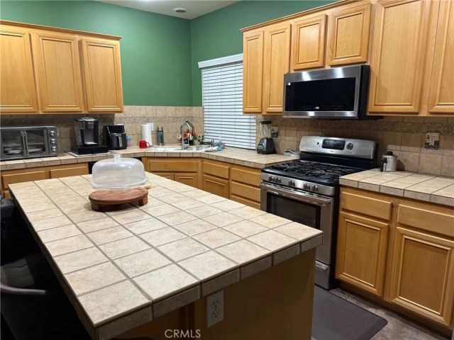 251 Spinnaker Street, San Jacinto, CA 92583