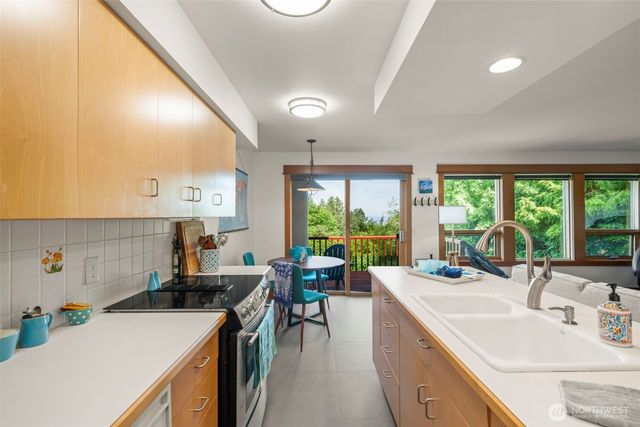 532 Whitecap Road, Bellingham, WA 98229