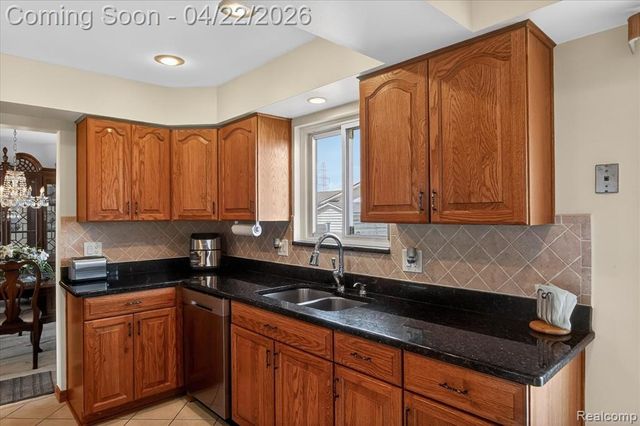 44226 Harsdale Drive, Canton, MI 48187