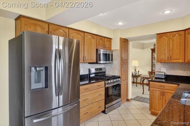 44226 Harsdale Drive, Canton, MI 48187