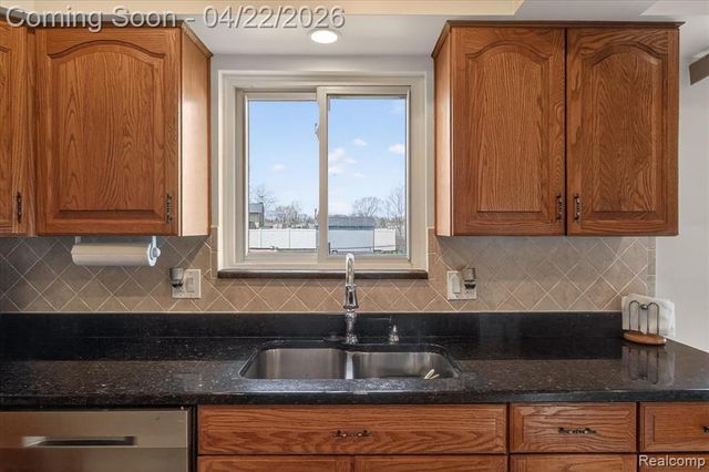 44226 Harsdale Drive, Canton, MI 48187