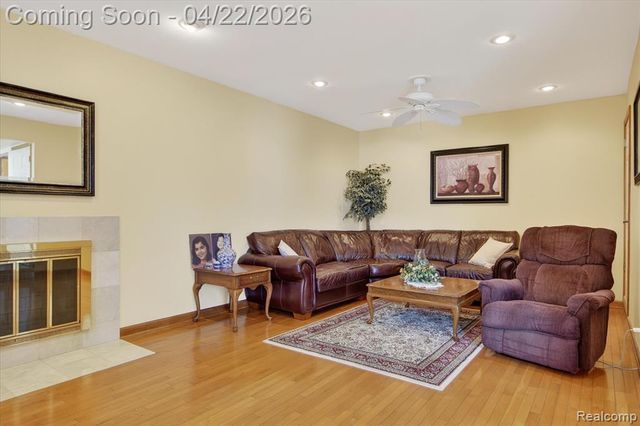 44226 Harsdale Drive, Canton, MI 48187